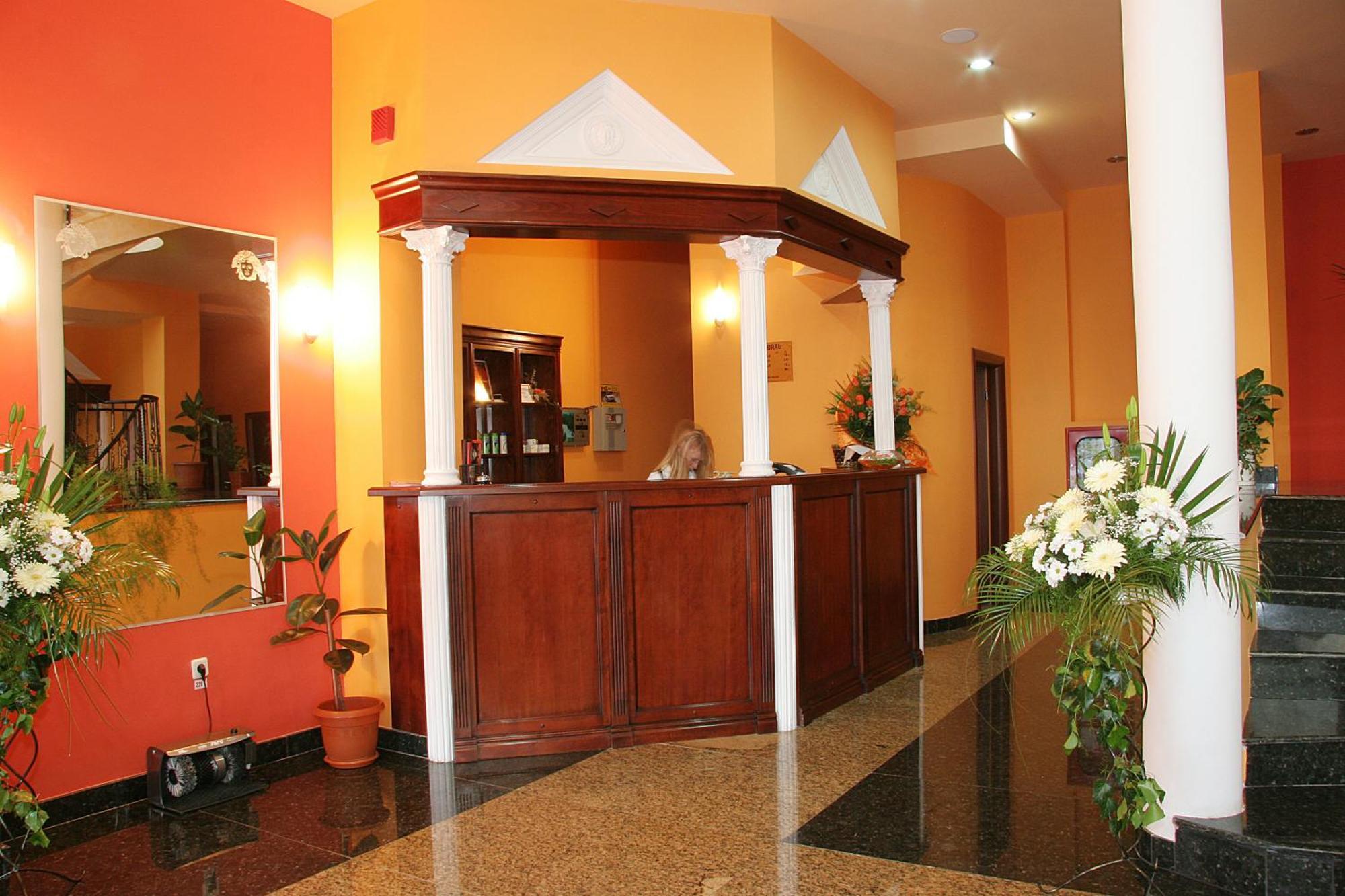 Hotel Coral Satu Mare Luaran gambar