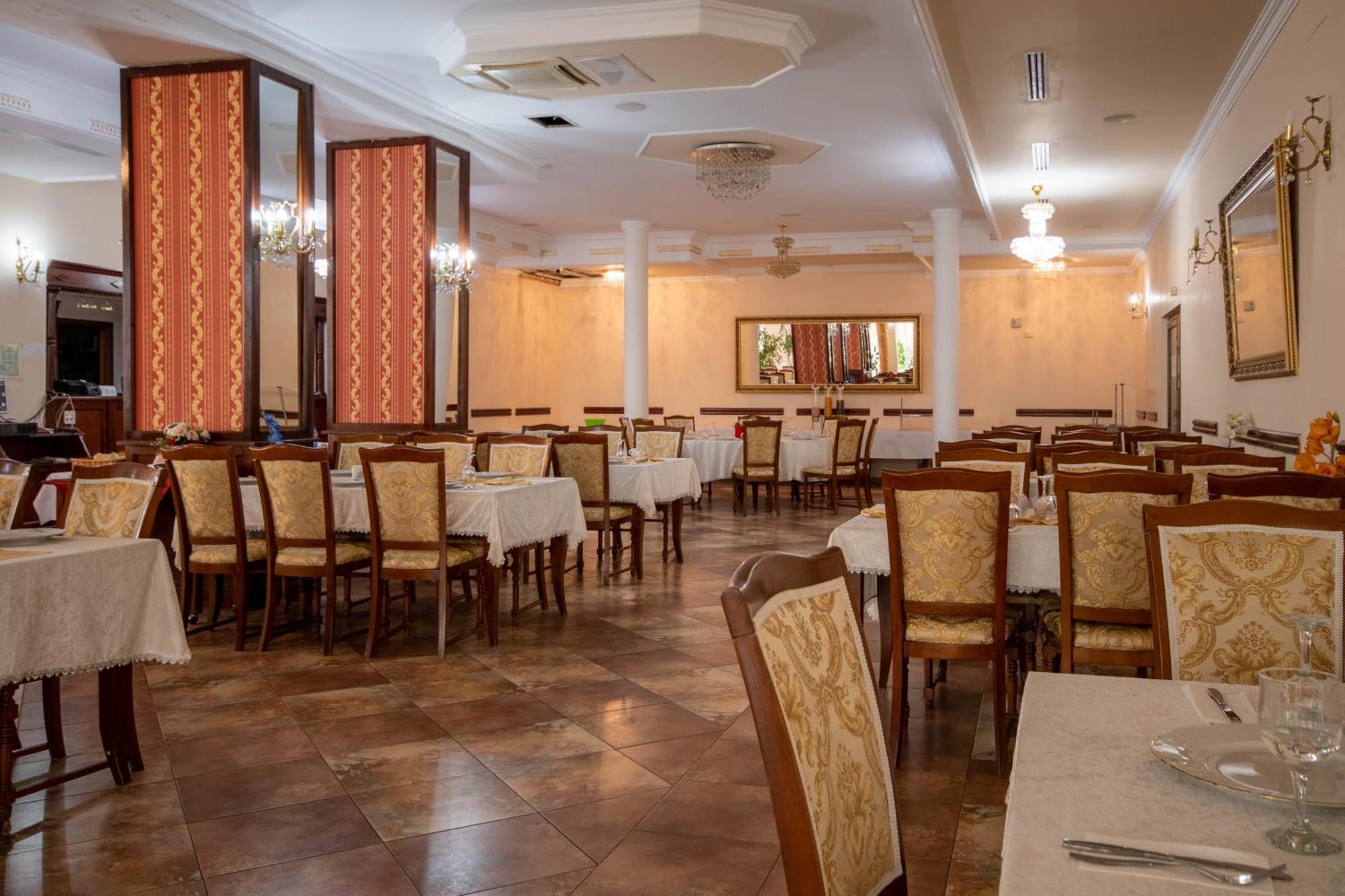 Hotel Coral Satu Mare Luaran gambar