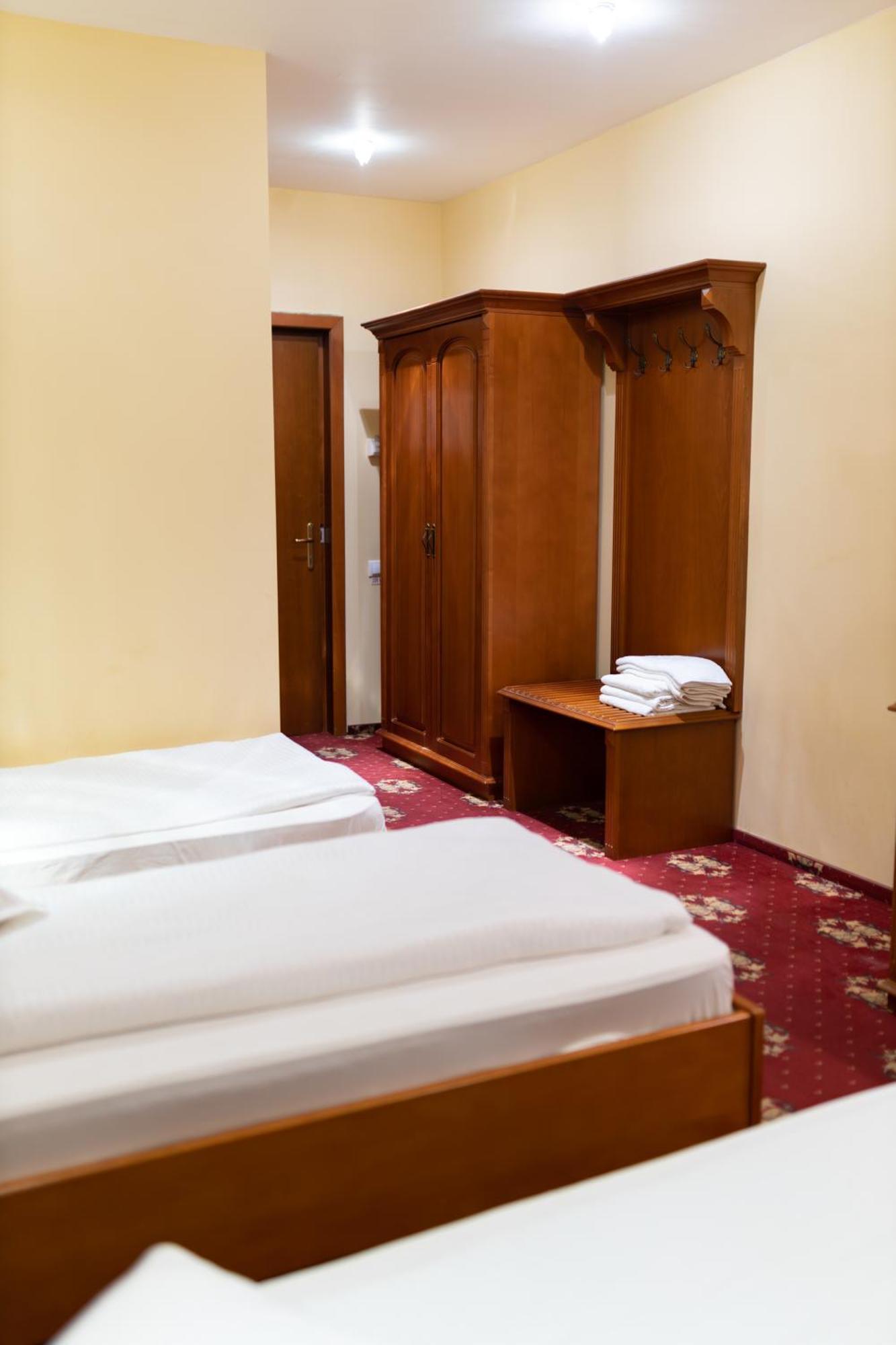 Hotel Coral Satu Mare Luaran gambar