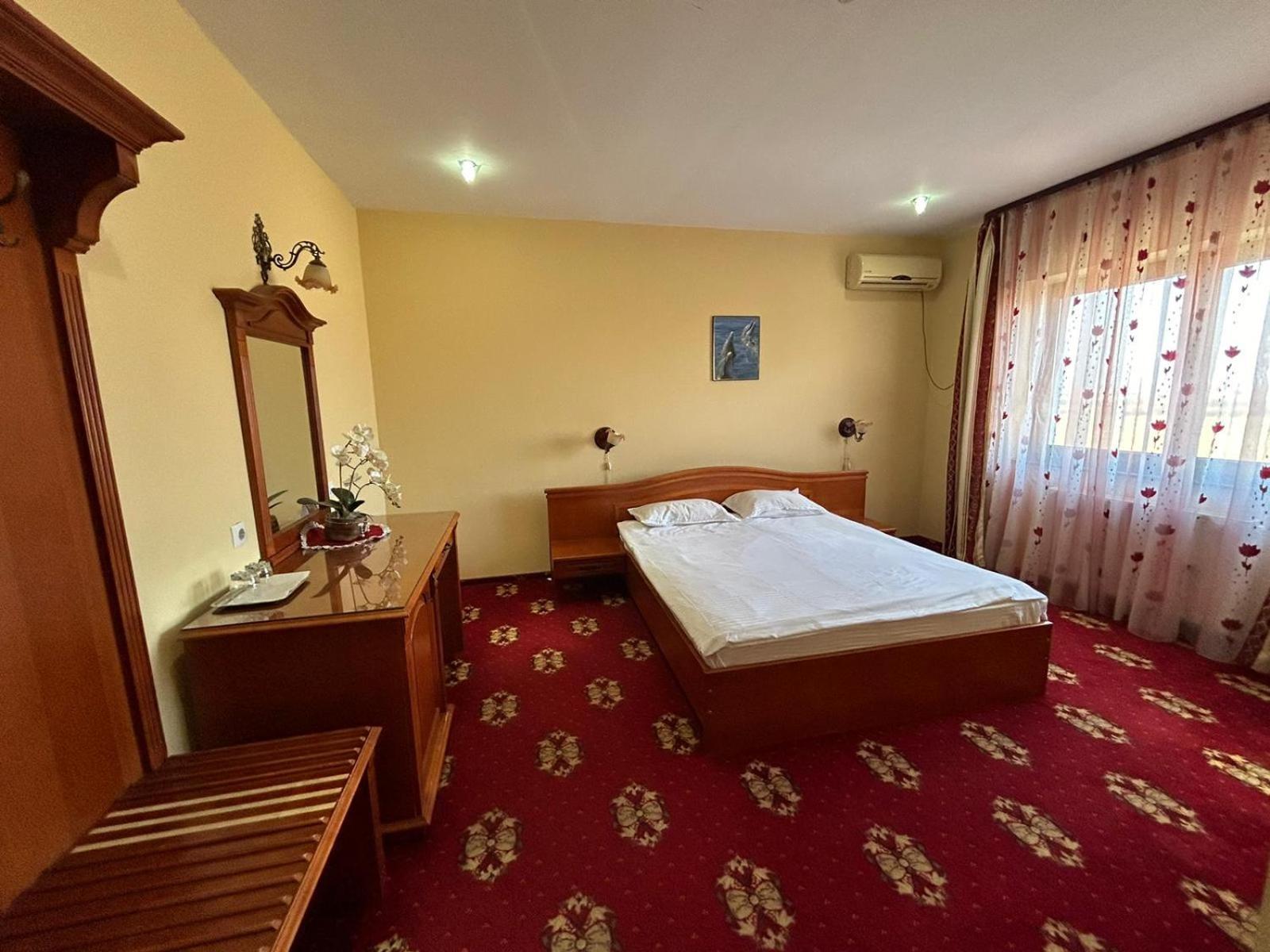 Hotel Coral Satu Mare Luaran gambar