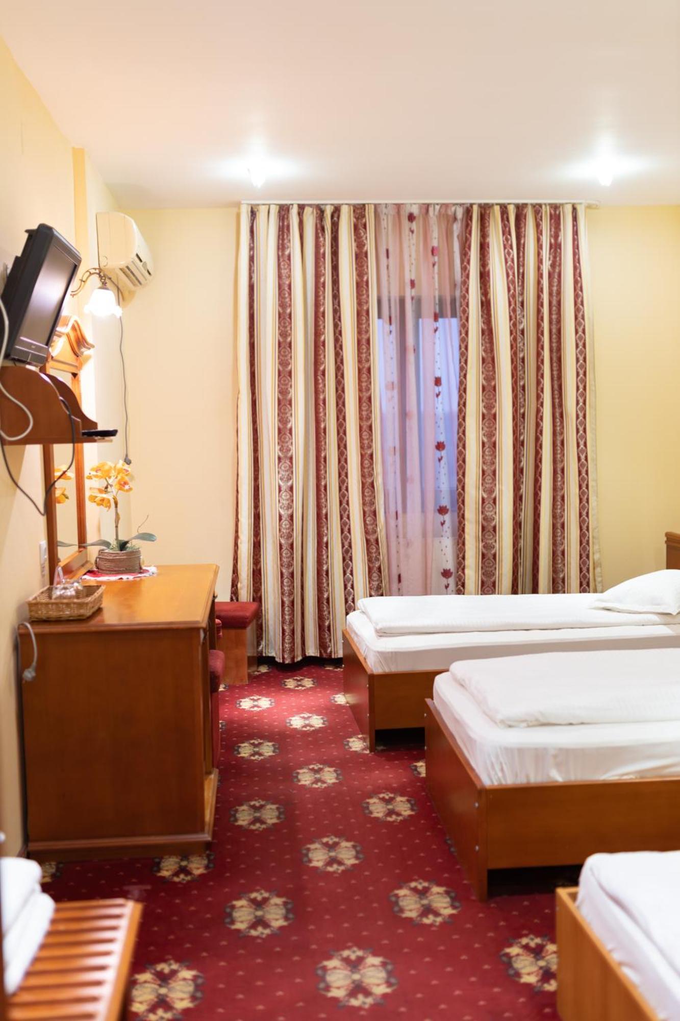 Hotel Coral Satu Mare Luaran gambar