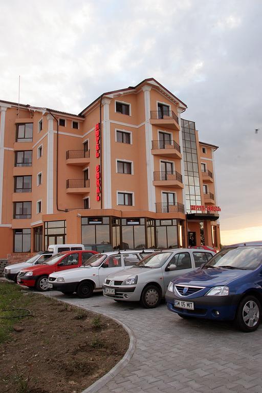 Hotel Coral Satu Mare Luaran gambar
